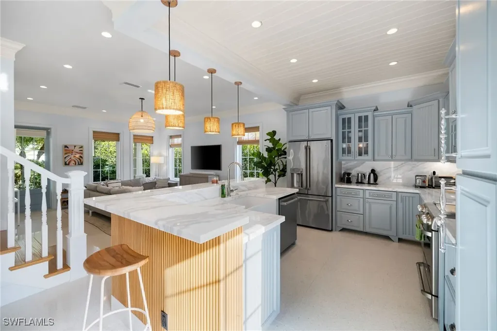 572 7th Avenue N Naples FL 34102