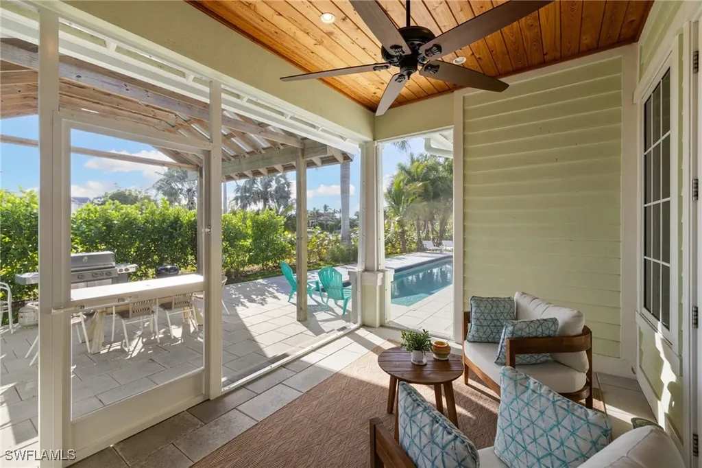 572 7th Avenue N Naples FL 34102