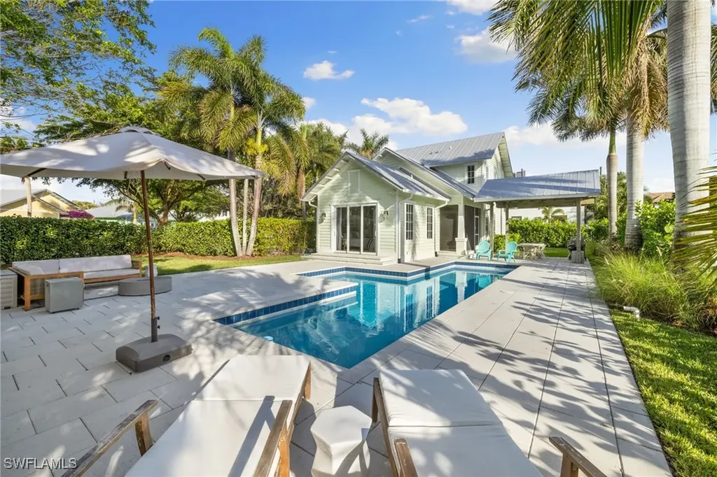 572 7th Avenue N Naples FL 34102
