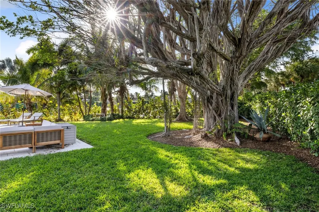 572 7th Avenue N Naples FL 34102