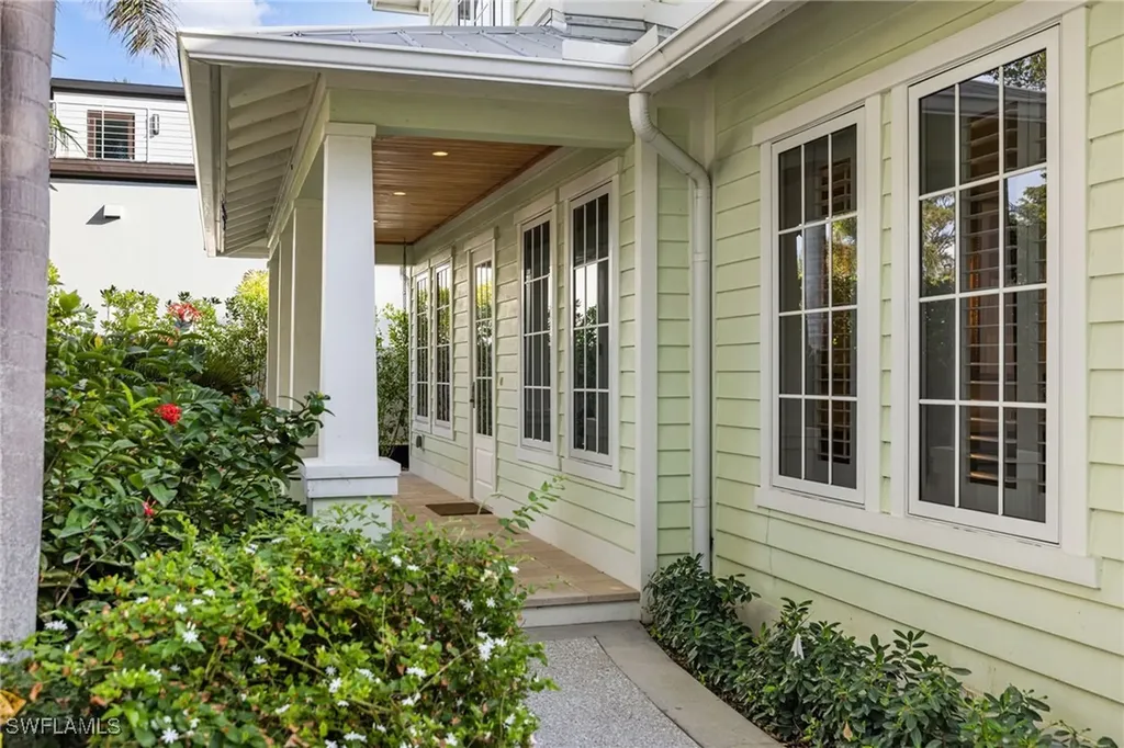 572 7th Avenue N Naples FL 34102