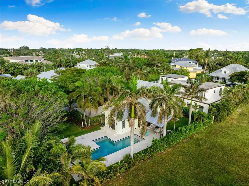 572 7th Avenue N Naples FL 34102
