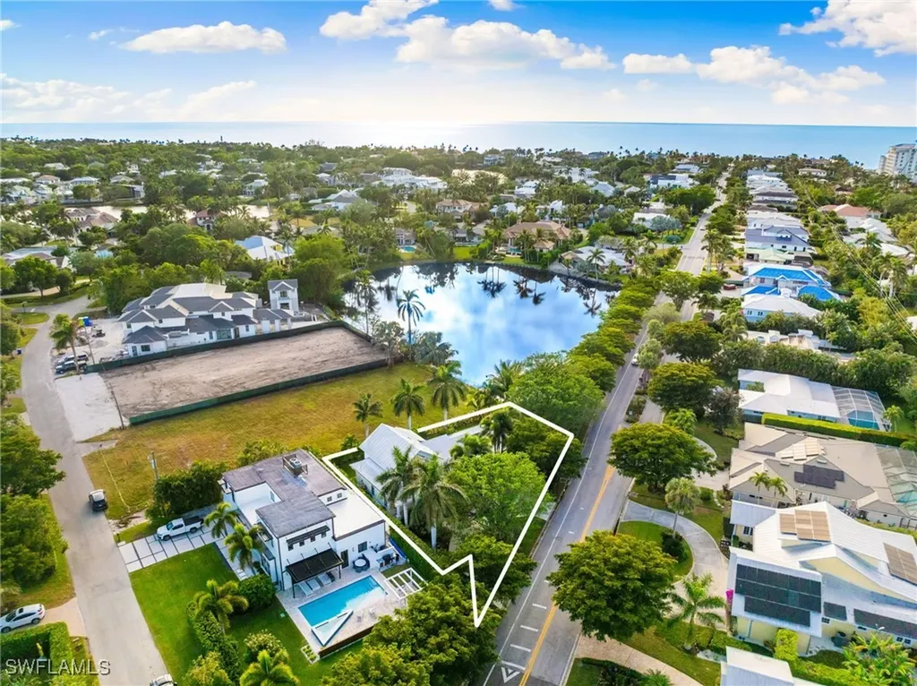 572 7th Avenue N Naples FL 34102