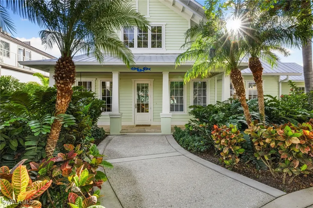 572 7th Avenue N Naples FL 34102