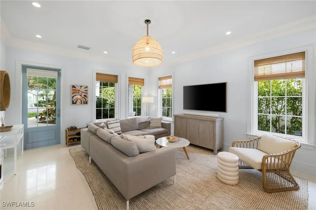 572 7th Avenue N Naples FL 34102