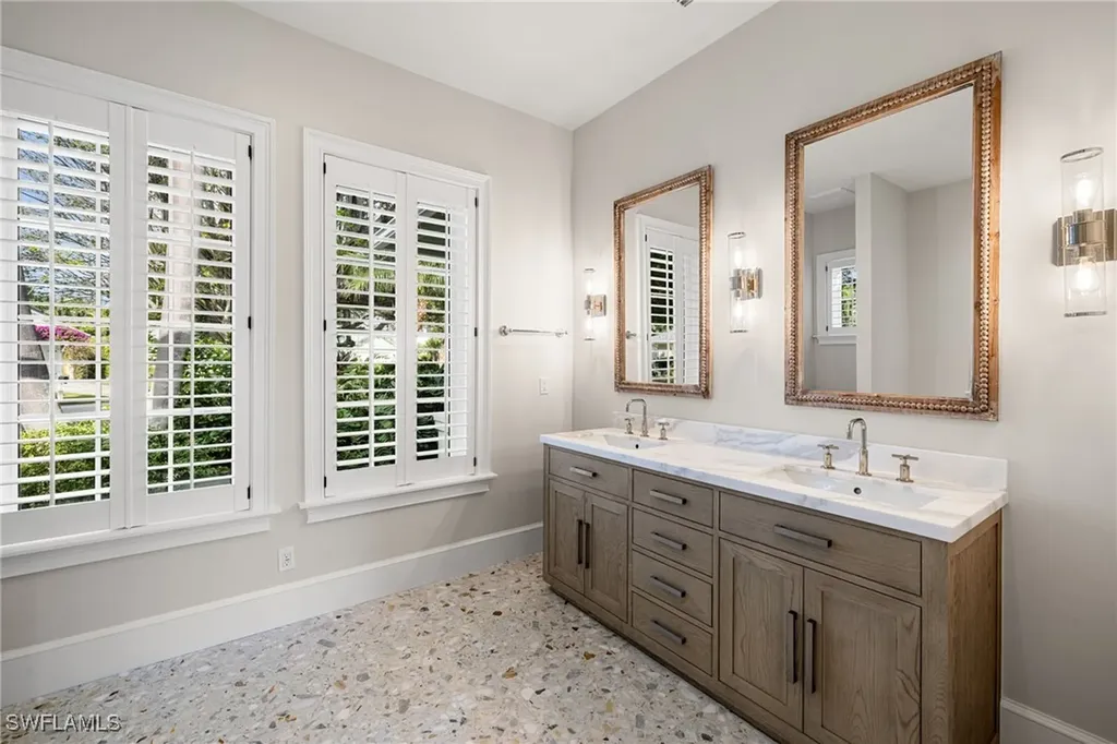 572 7th Avenue N Naples FL 34102