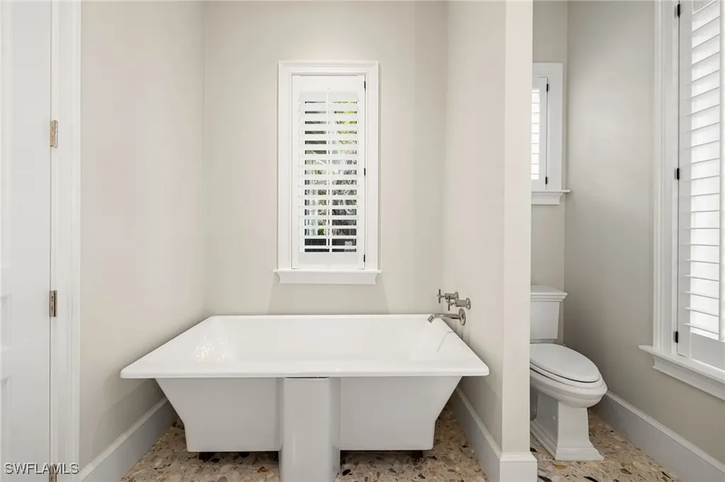 572 7th Avenue N Naples FL 34102