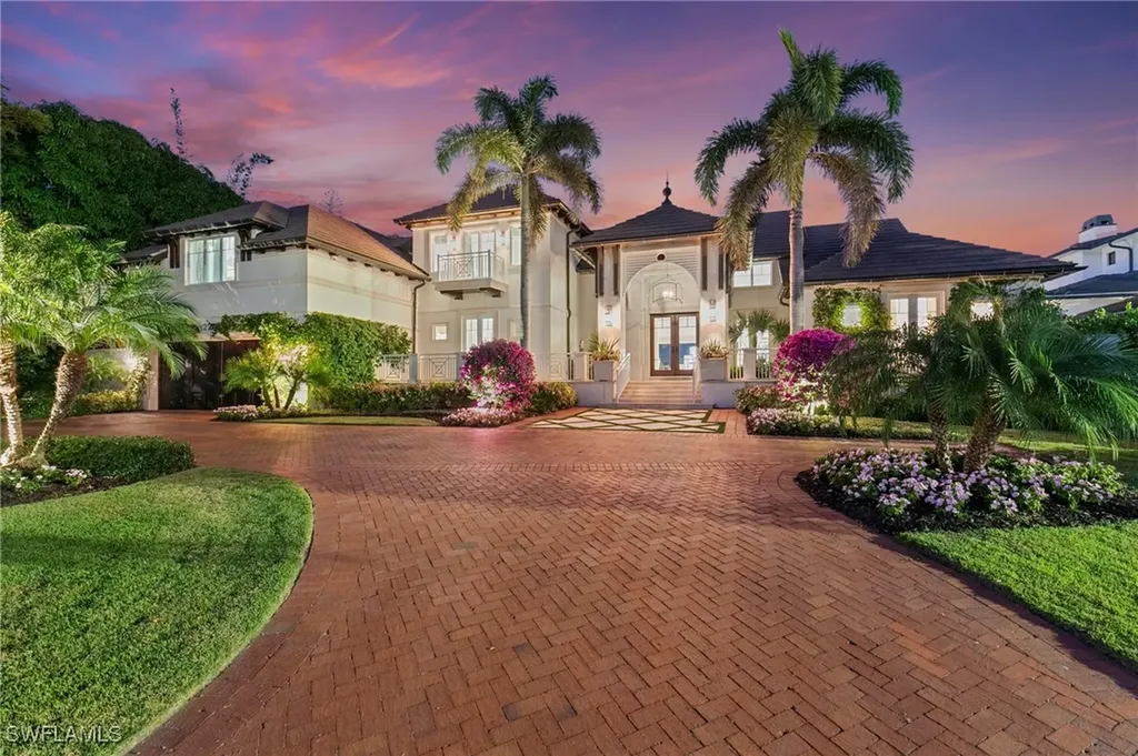 221 Aqua Court Naples FL 34102