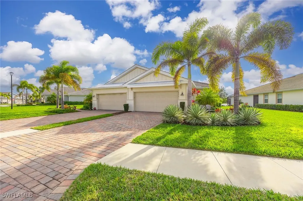 14610 Edgewater Circle Naples FL 34114