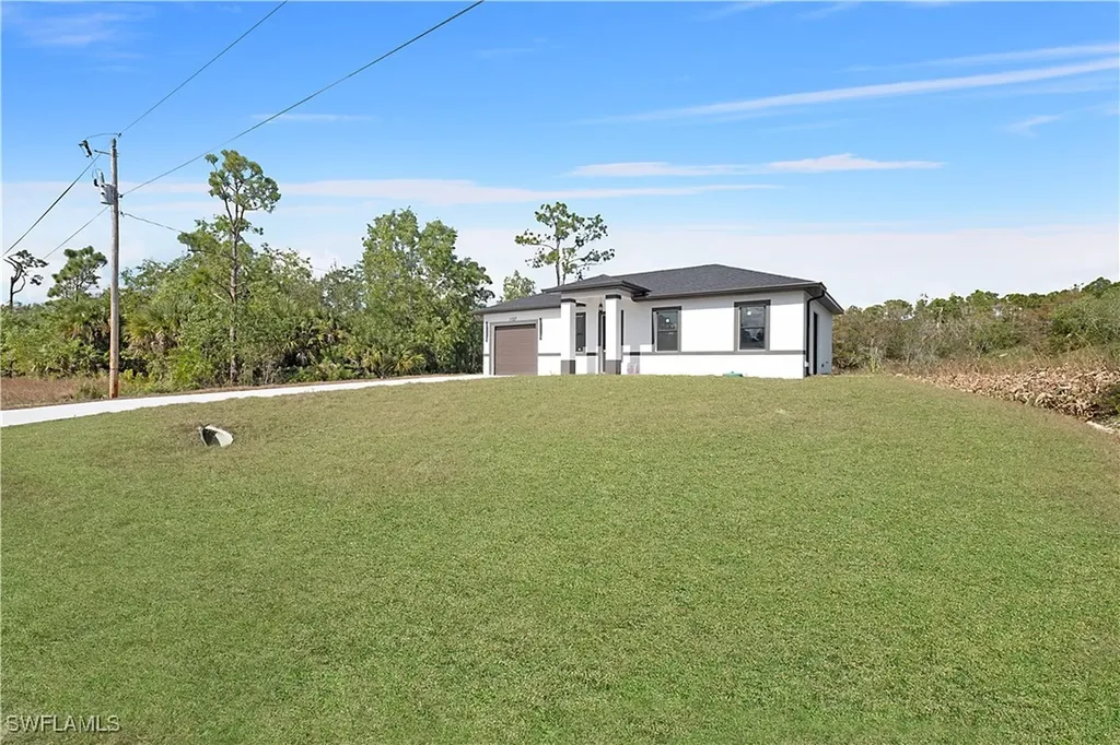 2107 E 13th Street Lehigh Acres FL 33972