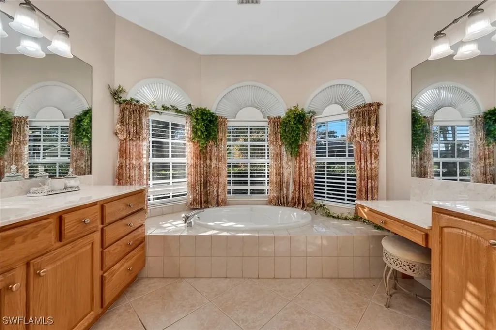 3685 Yosemite Court Naples FL 34116