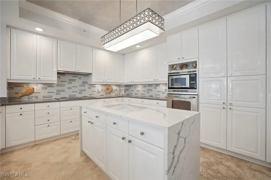 7575 Pelican Bay Boulevard Naples FL 34108