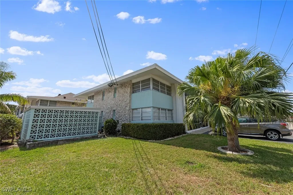 402 SE 42nd Terrace Cape Coral FL 33904