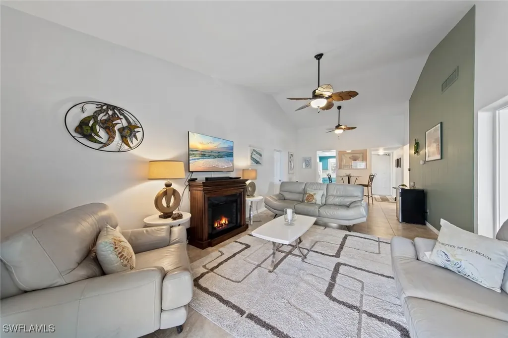 402 SE 42nd Terrace Cape Coral FL 33904