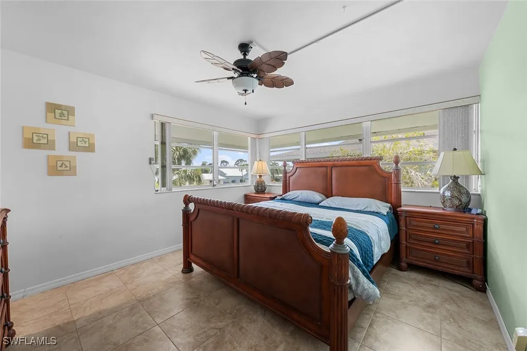 402 SE 42nd Terrace Cape Coral FL 33904
