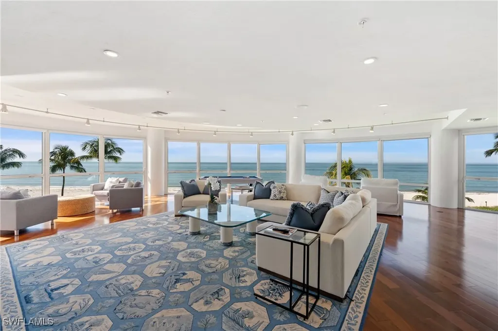 Naples FL, 4601 Gulf Shore Boulevard N, Unit 3