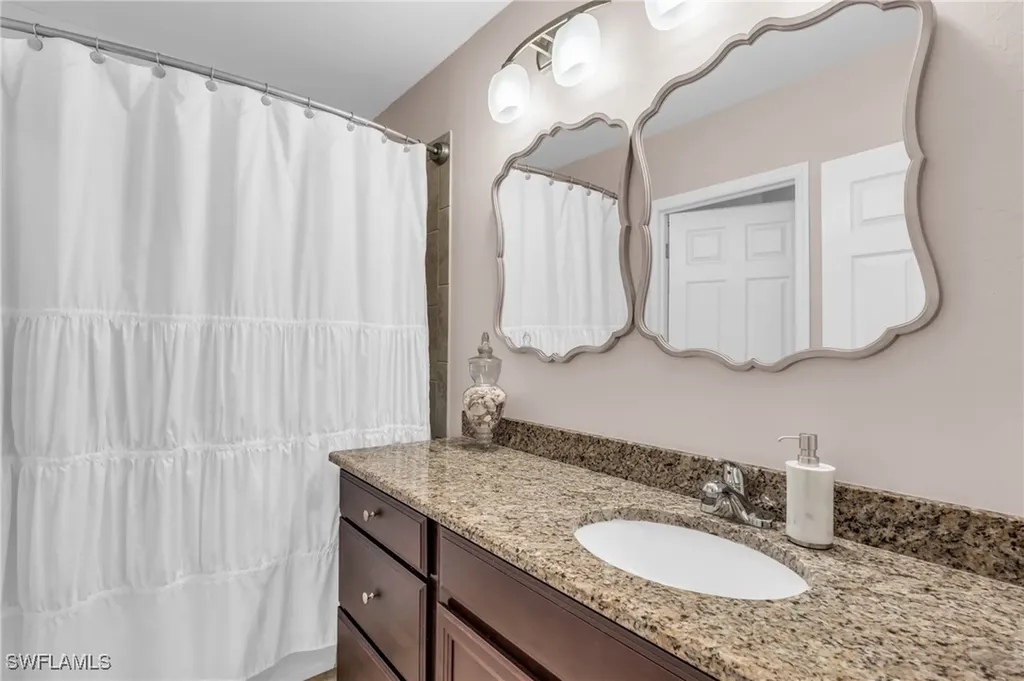 1517 Birdie Drive Naples FL 34120