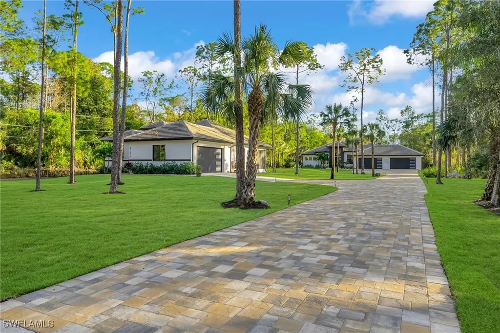 4186 3rd Avenue NW Naples FL 34119