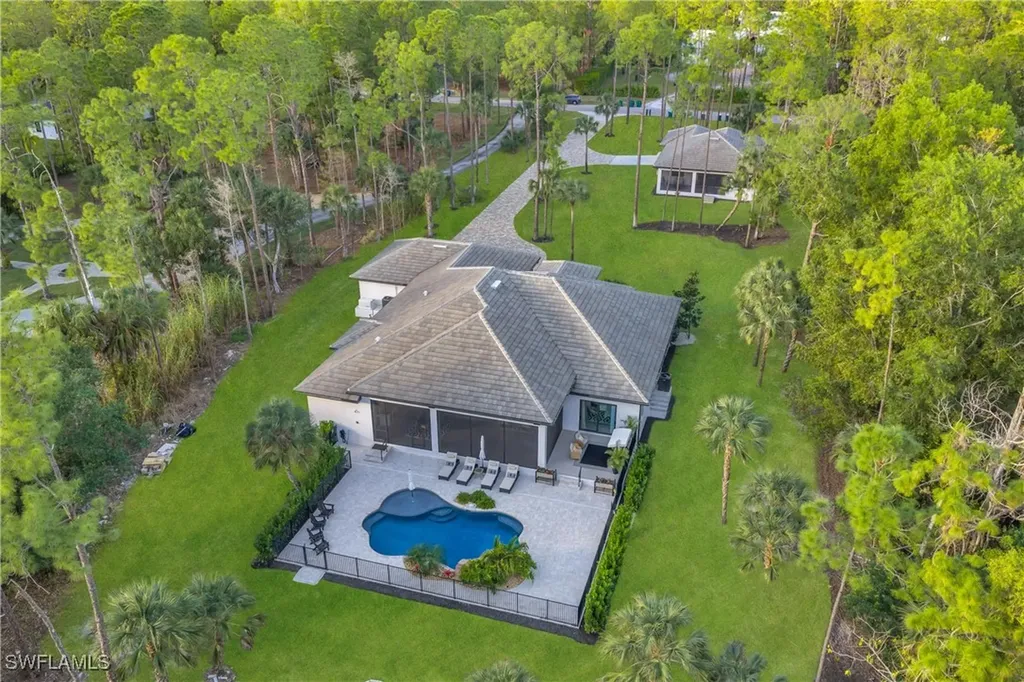 4186 3rd Avenue NW Naples FL 34119