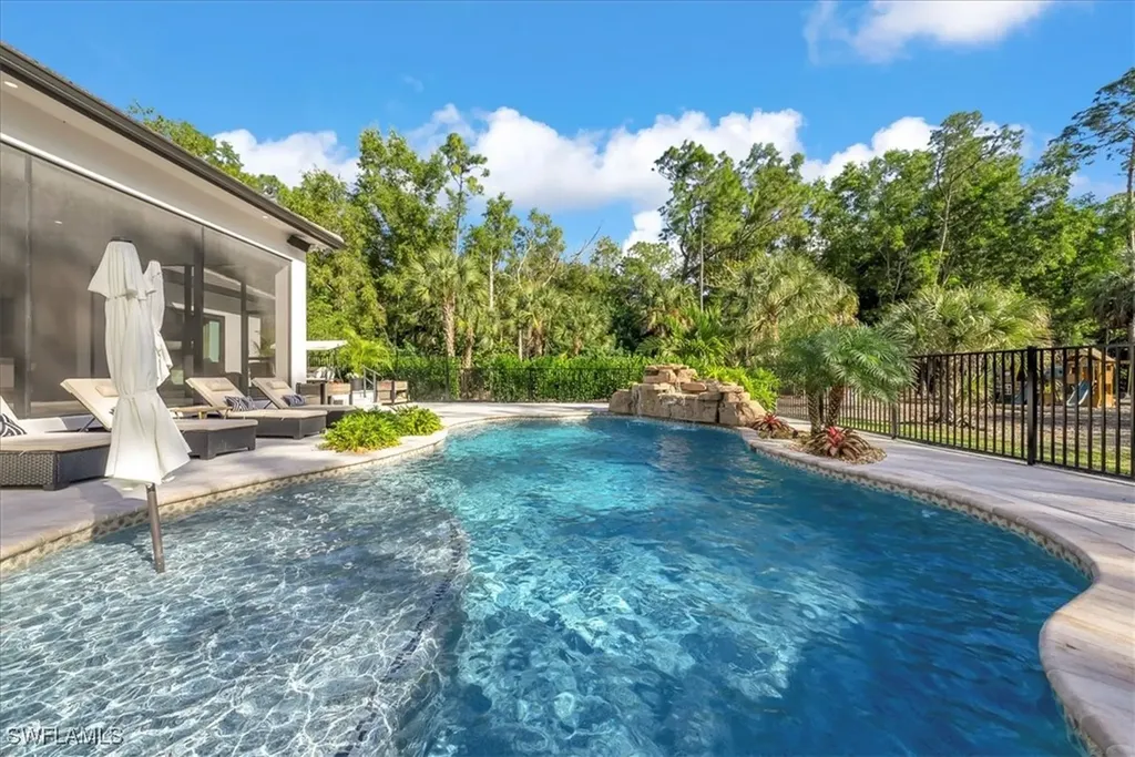 4186 3rd Avenue NW Naples FL 34119