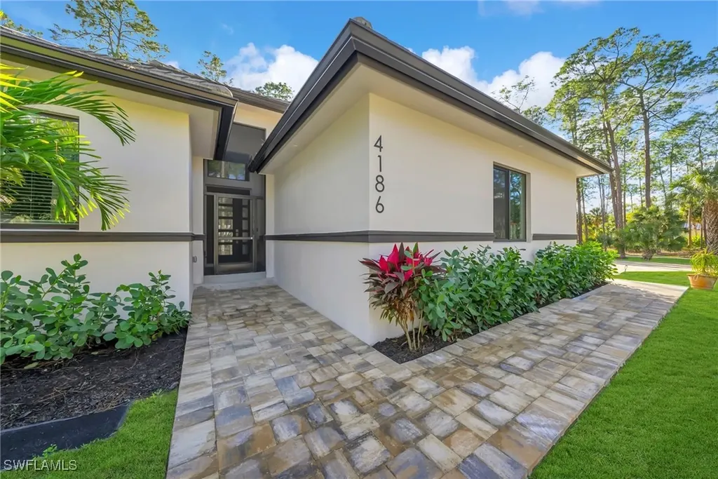 4186 3rd Avenue NW Naples FL 34119