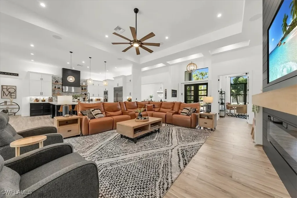 4186 3rd Avenue NW Naples FL 34119