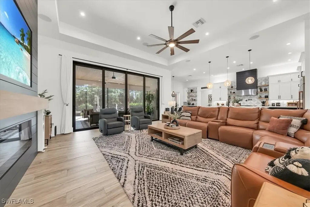 4186 3rd Avenue NW Naples FL 34119