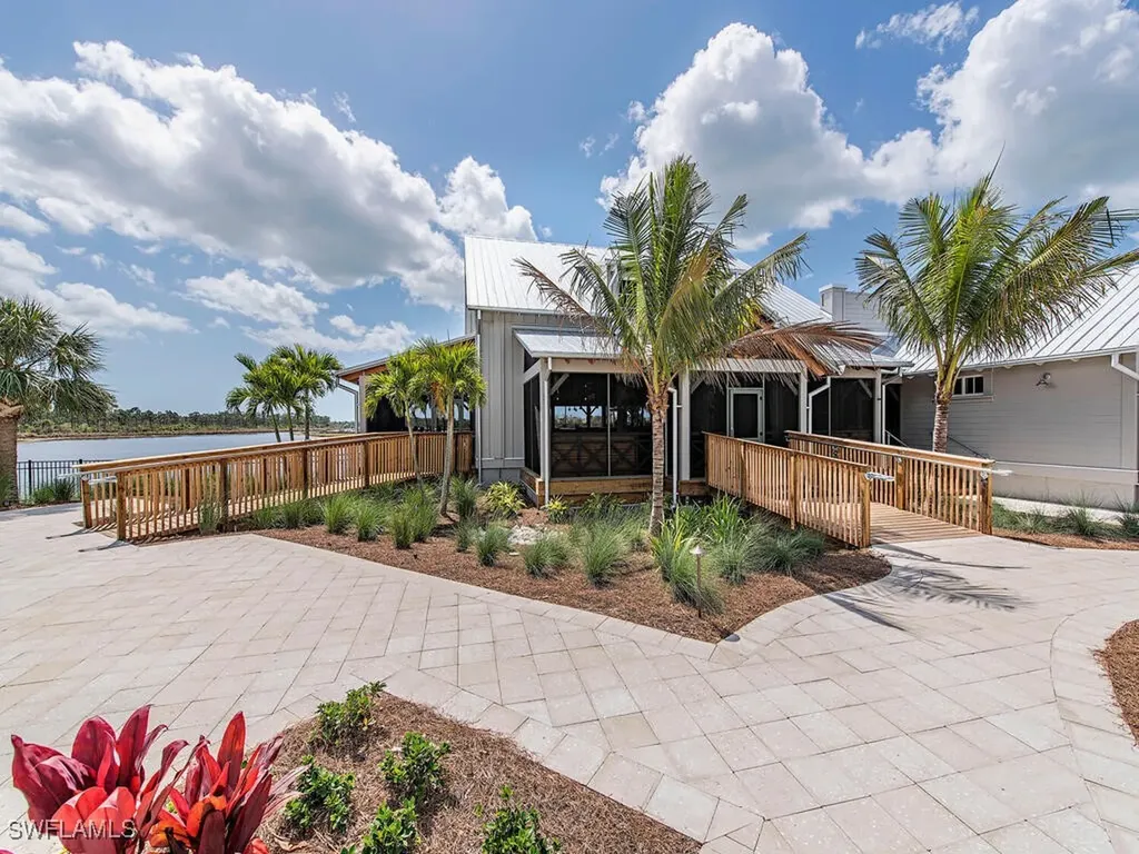 6399 Warwick Avenue Naples FL 34113