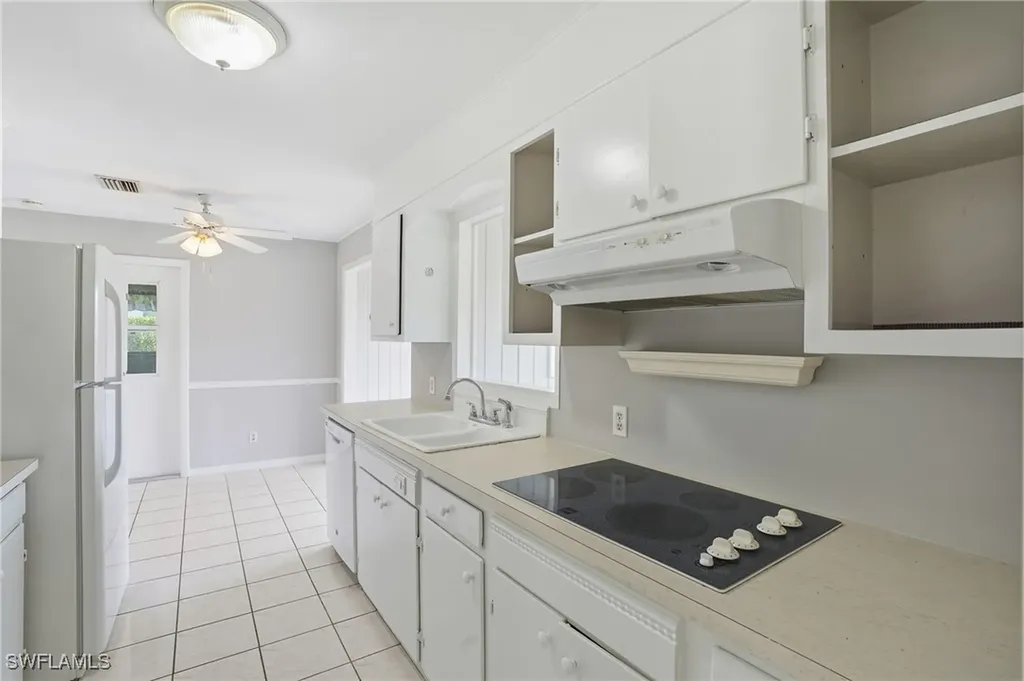 169 Viking Way Naples FL 34110