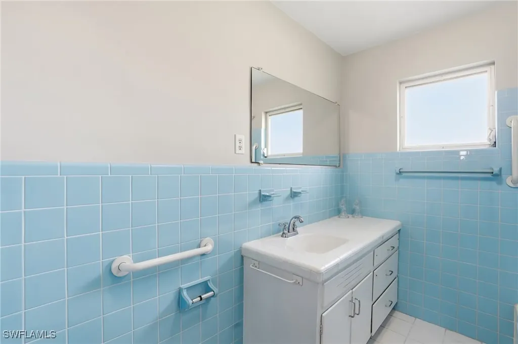 169 Viking Way Naples FL 34110