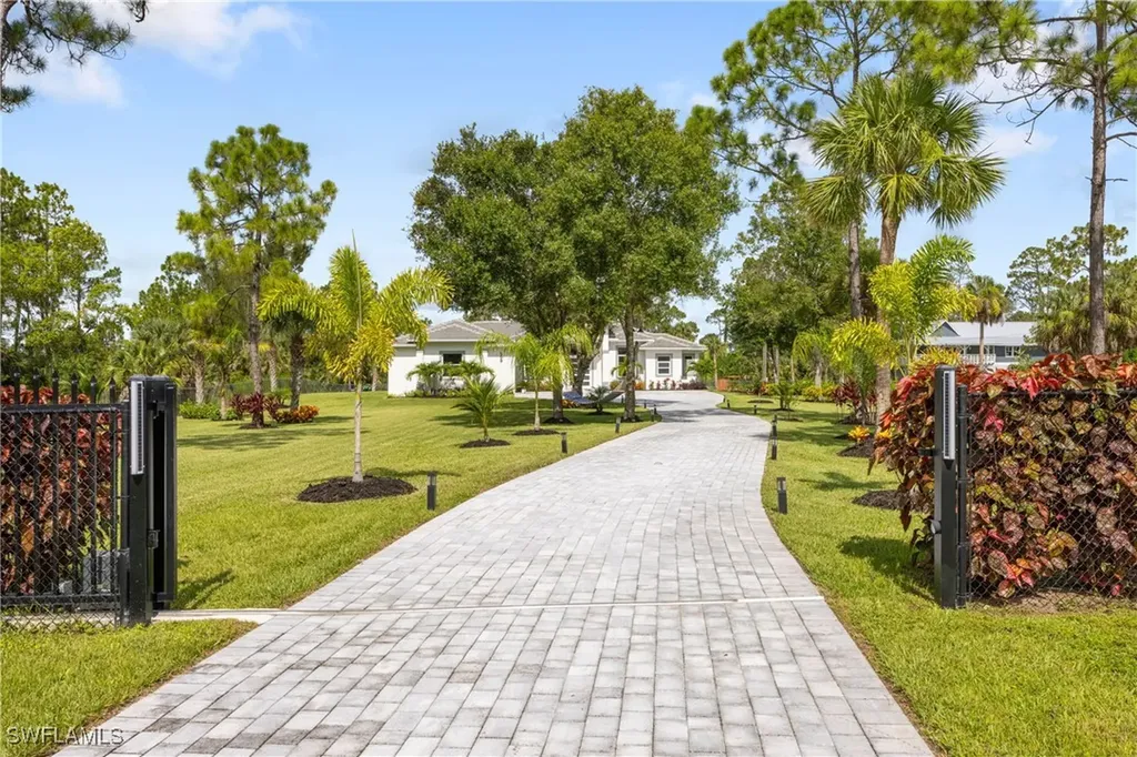 909 8th Street SE Naples FL 34117