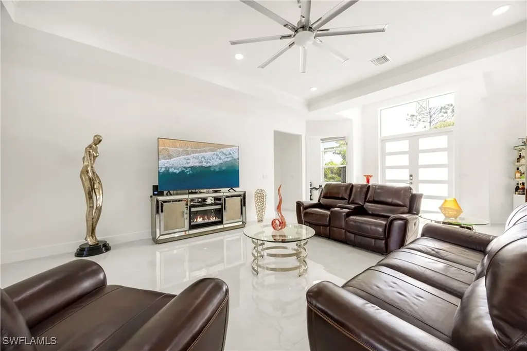 909 8th Street SE Naples FL 34117
