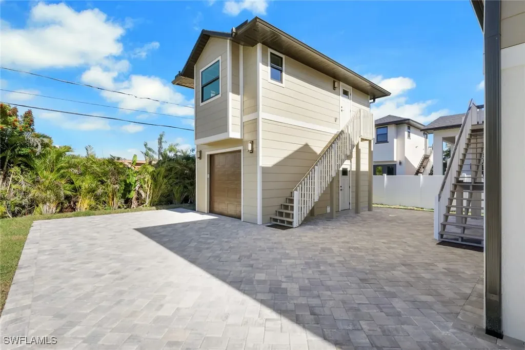 3085 Connecticut Avenue Naples FL 34112