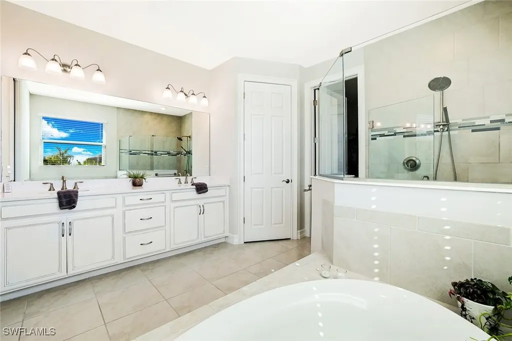 18680 Ensenada Drive Naples FL 34114