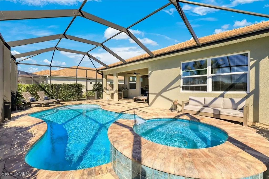 18680 Ensenada Drive Naples FL 34114