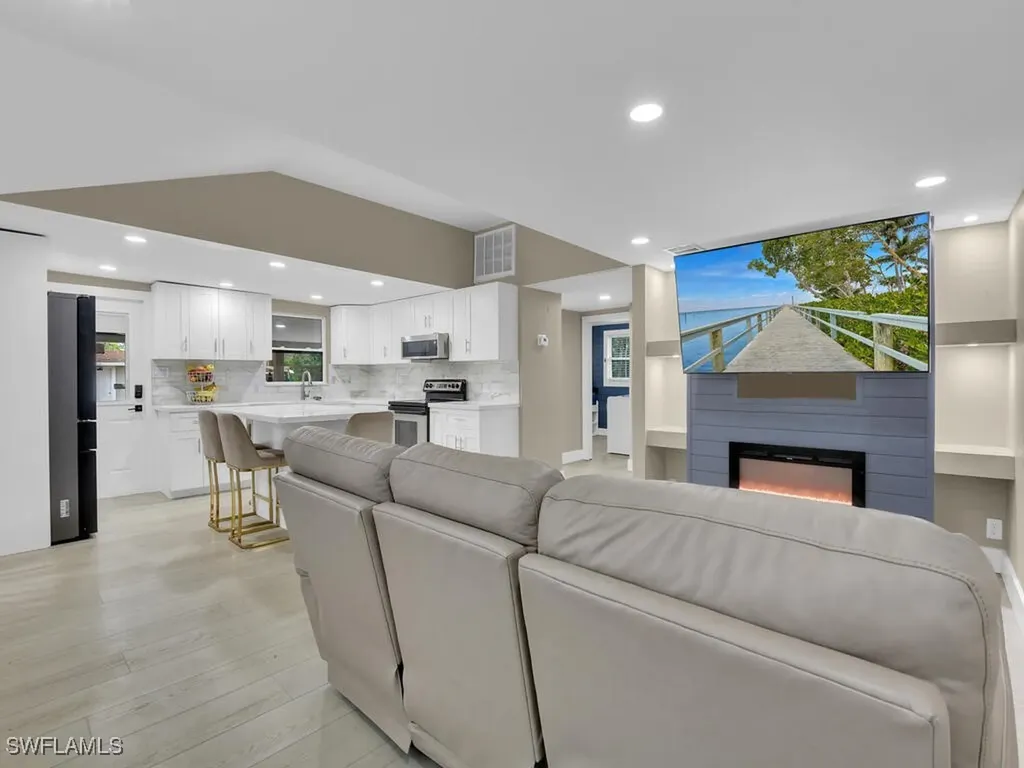 2180 Della Drive Naples FL 34117