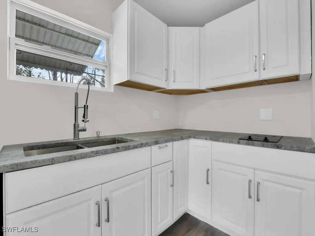 2180 Della Drive Naples FL 34117