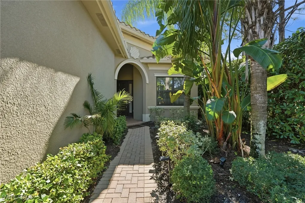 4194 Amelia Way Naples FL 34119