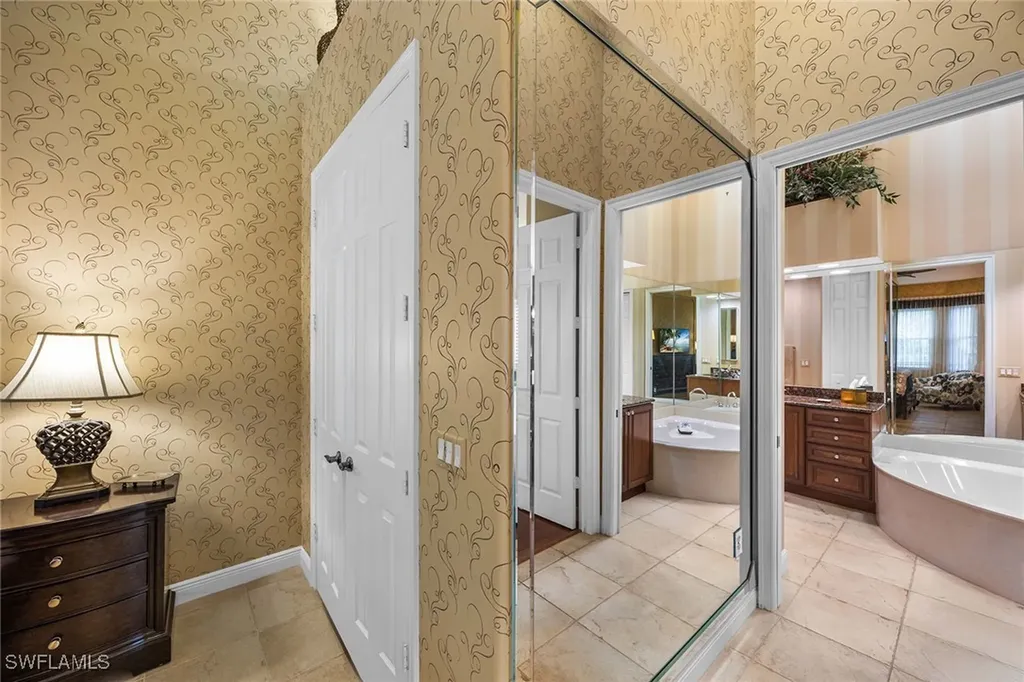 7841 Hawthorne Drive Naples FL 34113