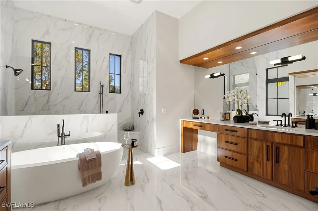 3540 Crayton Road Naples FL 34103