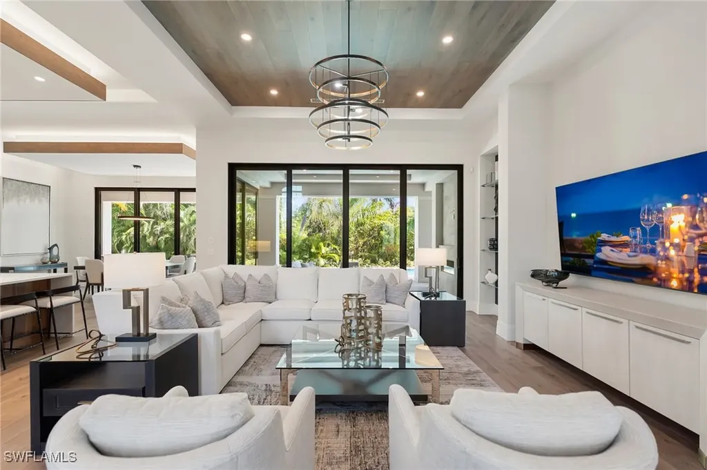 3540 Crayton Road Naples FL 34103