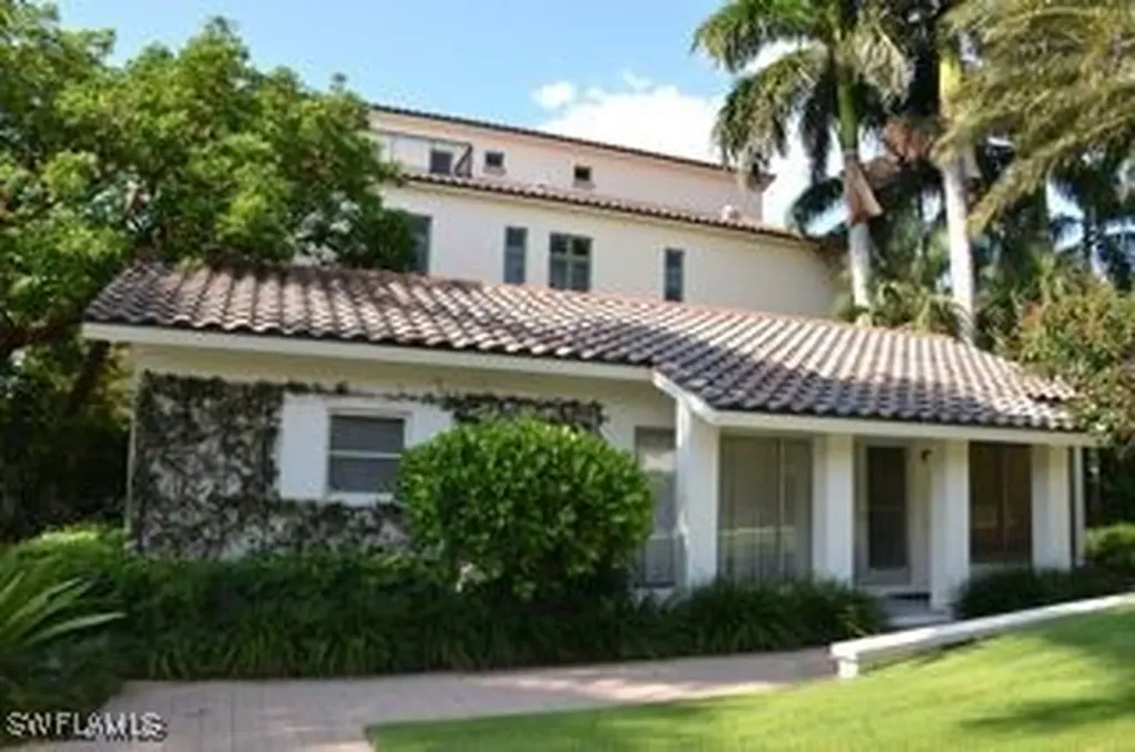 56 Gulf Shore Boulevard S Naples FL 34102