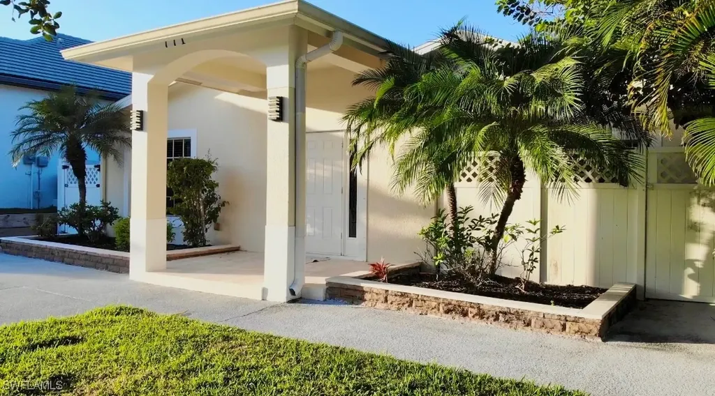 771 94th Avenue N Naples FL 34108