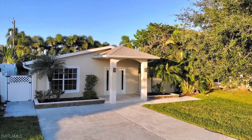 771 94th Avenue N Naples FL 34108
