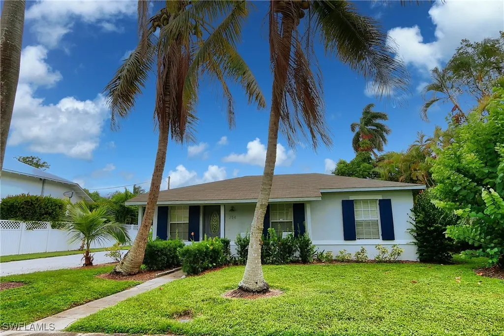 714 11th Street N Naples FL 34102