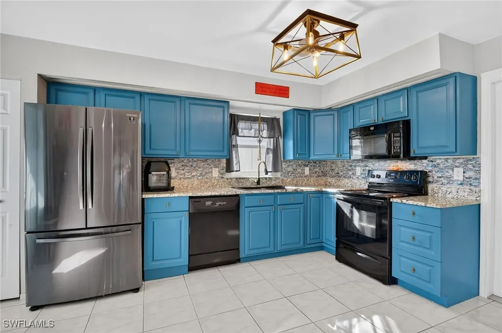 1105 SW 11th Place Cape Coral FL 33991