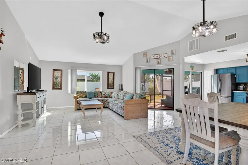 1105 SW 11th Place Cape Coral FL 33991