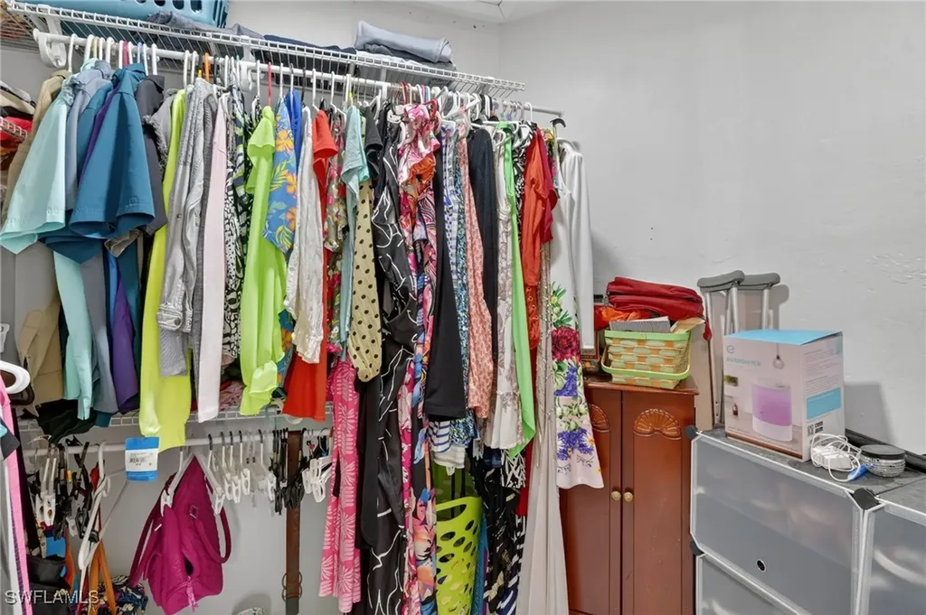 1105 SW 11th Place Cape Coral FL 33991