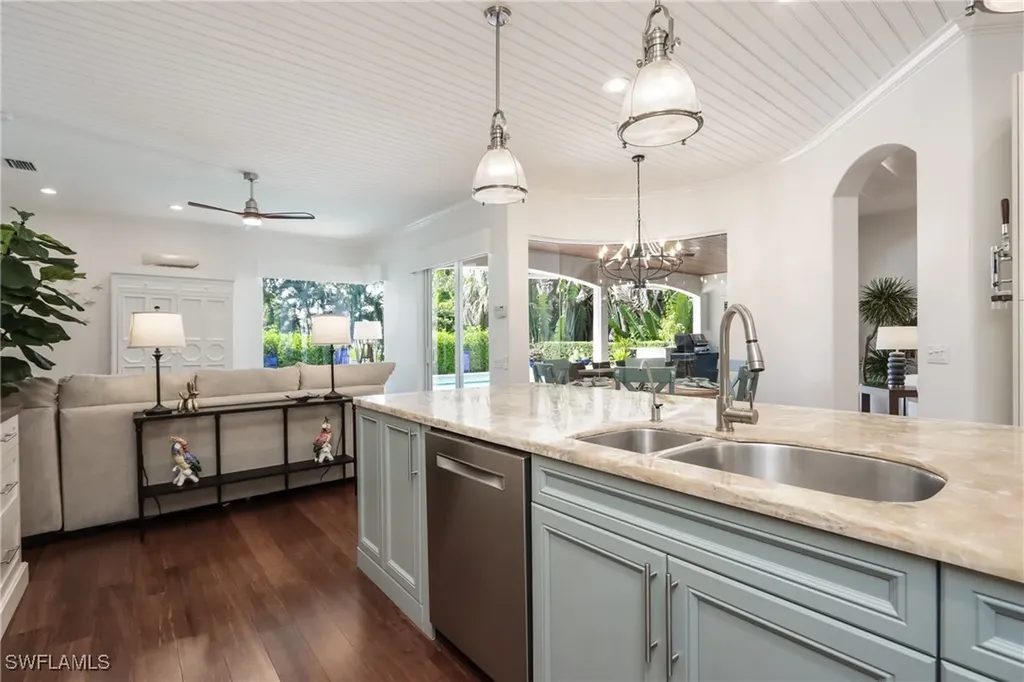 678 11th Avenue S Naples FL 34102