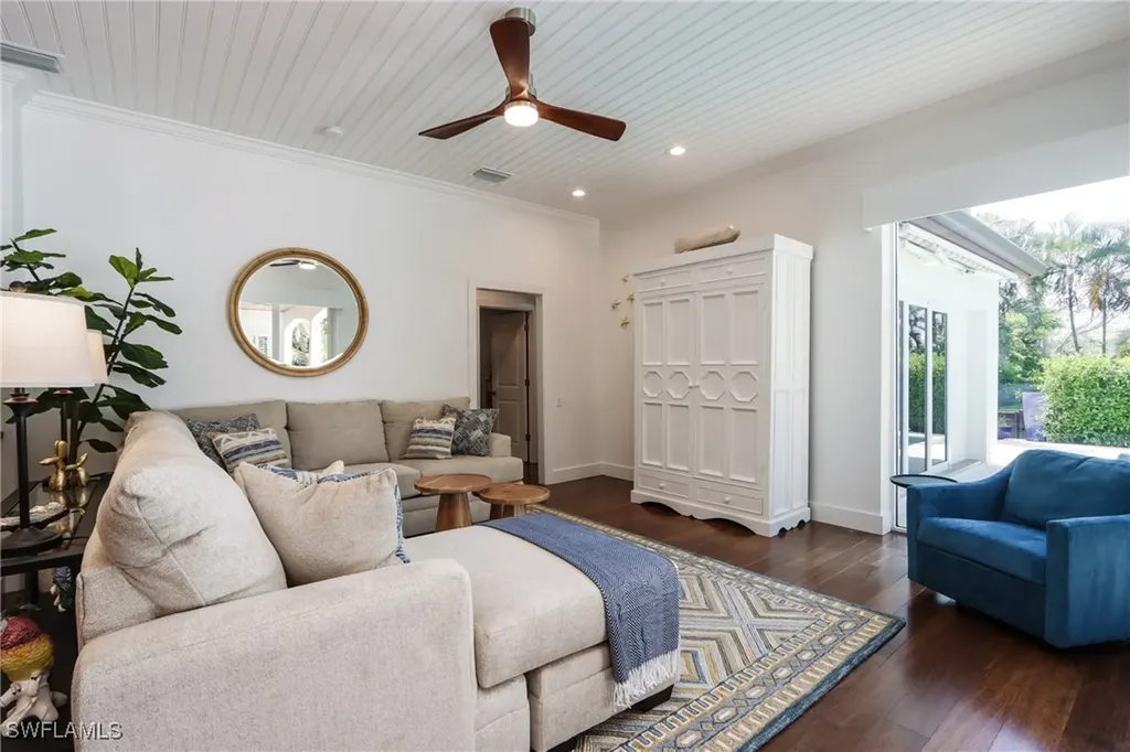 678 11th Avenue S Naples FL 34102
